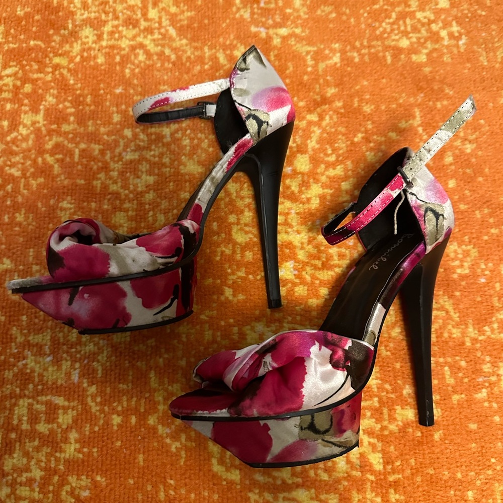 Floral Print Satin Pumps